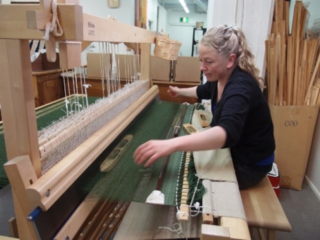 Taidekutoja Sanna Reinikainen