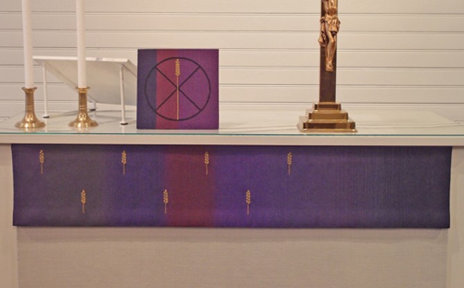 Violetti alttarivaate ja bursa