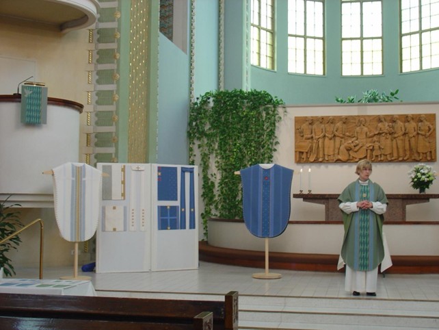 Vihreä, valkoinen ja sininen sarja. 