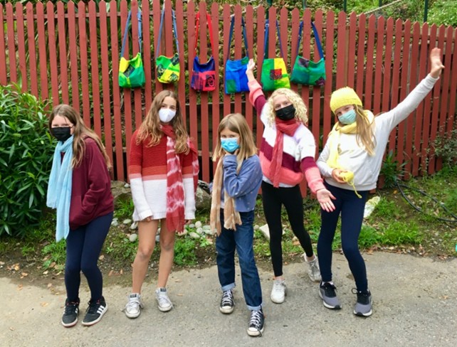 12 -vuotiaat esittelevät töitään. Kuva: Auli Sookari